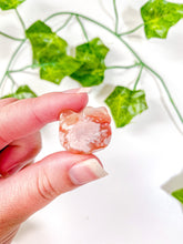 Load image into Gallery viewer, Mini Flower Agate Hello Kitty