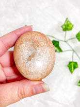 Load image into Gallery viewer, Peach Moonstone Palmstone