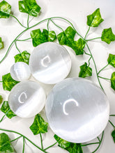 Load image into Gallery viewer, Satin Spar Selenite Sphere (S-XL)