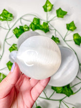Load image into Gallery viewer, Satin Spar Selenite Sphere (S-XL)
