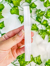 Load image into Gallery viewer, Satin Spar Selenite Wand