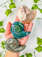 Load image into Gallery viewer, Crystal Ammonite Shell Carving