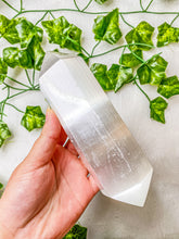 Load image into Gallery viewer, Satin Spar Selenite DT