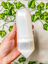 Load image into Gallery viewer, Satin Spar Selenite DT