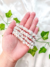 Load image into Gallery viewer, Howlite Chip Bracelet