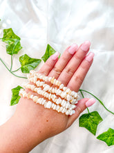 Load image into Gallery viewer, Mother of Pearl Shell Chip Bracelet