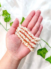 Load image into Gallery viewer, Mother of Pearl Shell Chip Bracelet