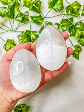 Load image into Gallery viewer, Satin Spar Selenite Egg