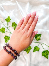 Load image into Gallery viewer, Garnet Chip Bracelet