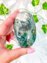 Load image into Gallery viewer, Moss Agate Palmstone