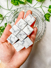 Load image into Gallery viewer, Howlite Cube