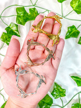 Load image into Gallery viewer, Butterfly Sphere Stand