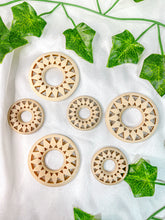 Load image into Gallery viewer, Flat Wooden Sphere Stand