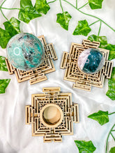 Load image into Gallery viewer, Wooden Tier Sphere Stand