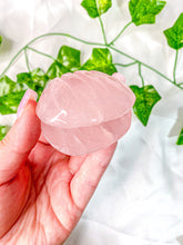 Load image into Gallery viewer, Rose Quartz Clam Shell