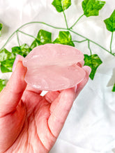 Load image into Gallery viewer, Rose Quartz Clam Shell