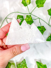 Load image into Gallery viewer, White Druzy Snow Plum Agate Mountain