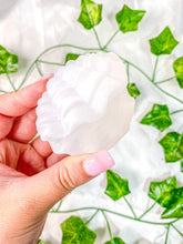 Load image into Gallery viewer, Satin Spar Selenite Clam Shell