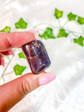 Load image into Gallery viewer, Garnet Tumbled Stones