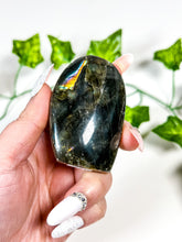 Load image into Gallery viewer, Labradorite Freeform (38D)
