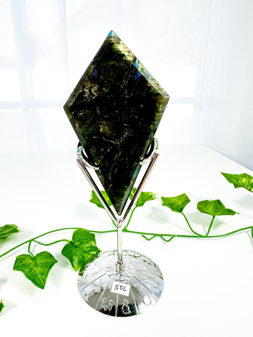 Labradorite Diamond on Stand (50L)