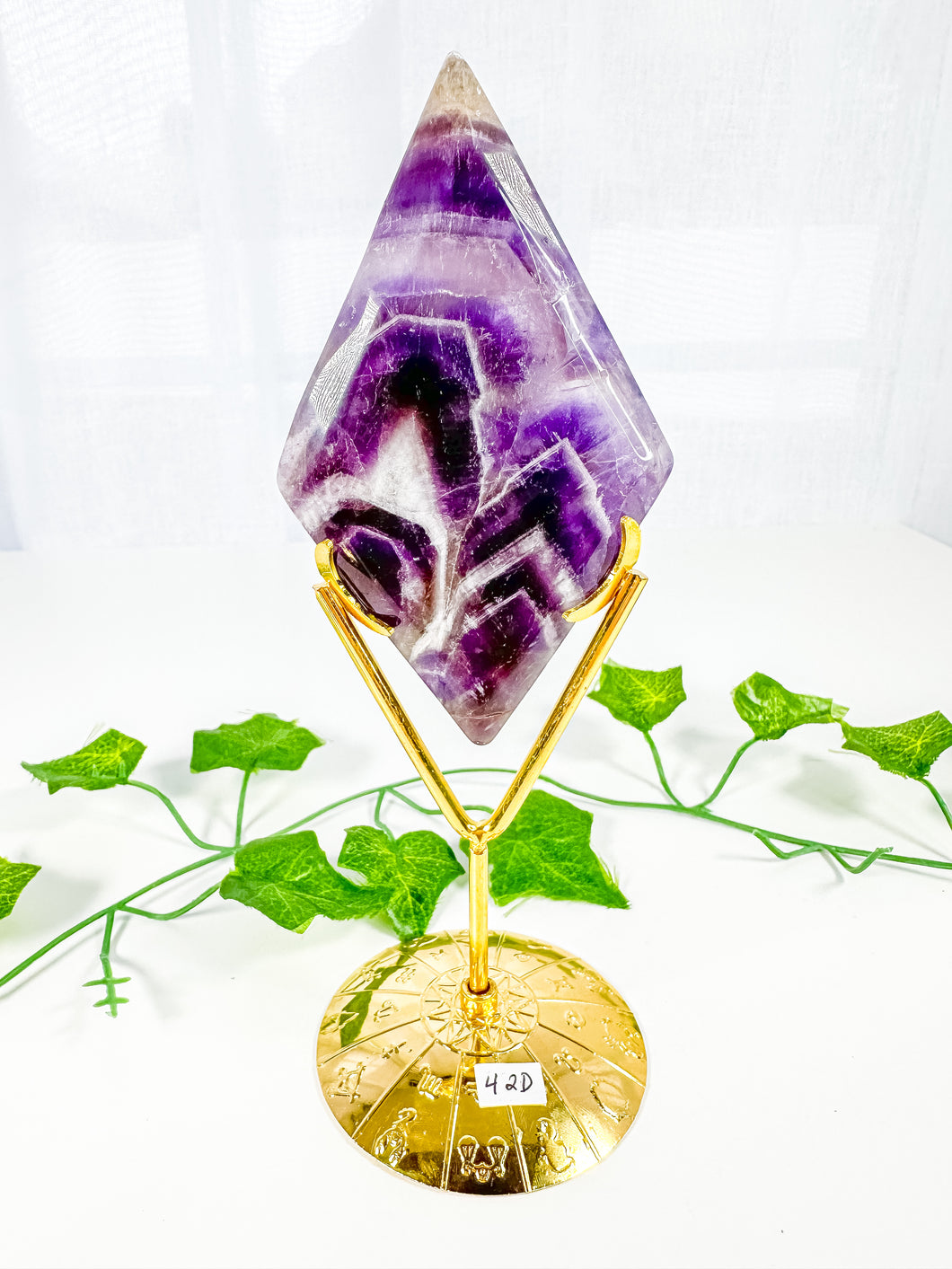 Chevron Amethyst Diamond on Stand (42D)