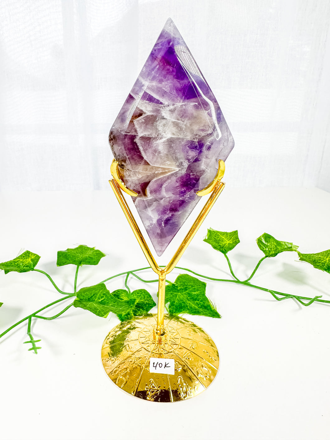 Chevron Amethyst Diamond on Stand (40K)