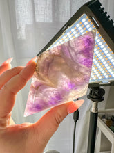 Load image into Gallery viewer, Chevron Amethyst Diamond on Stand (40K)
