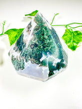 Load image into Gallery viewer, Moss Agate Gem Cut Diamond (50Q)
