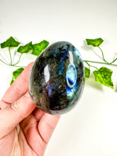 Load image into Gallery viewer, Labradorite Egg (23F)
