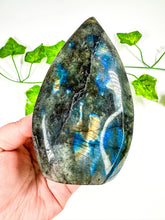 Load image into Gallery viewer, Labradorite Flame (56D)
