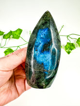 Load image into Gallery viewer, Labradorite Flame (39A)
