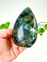 Load image into Gallery viewer, Labradorite Flame (34A)
