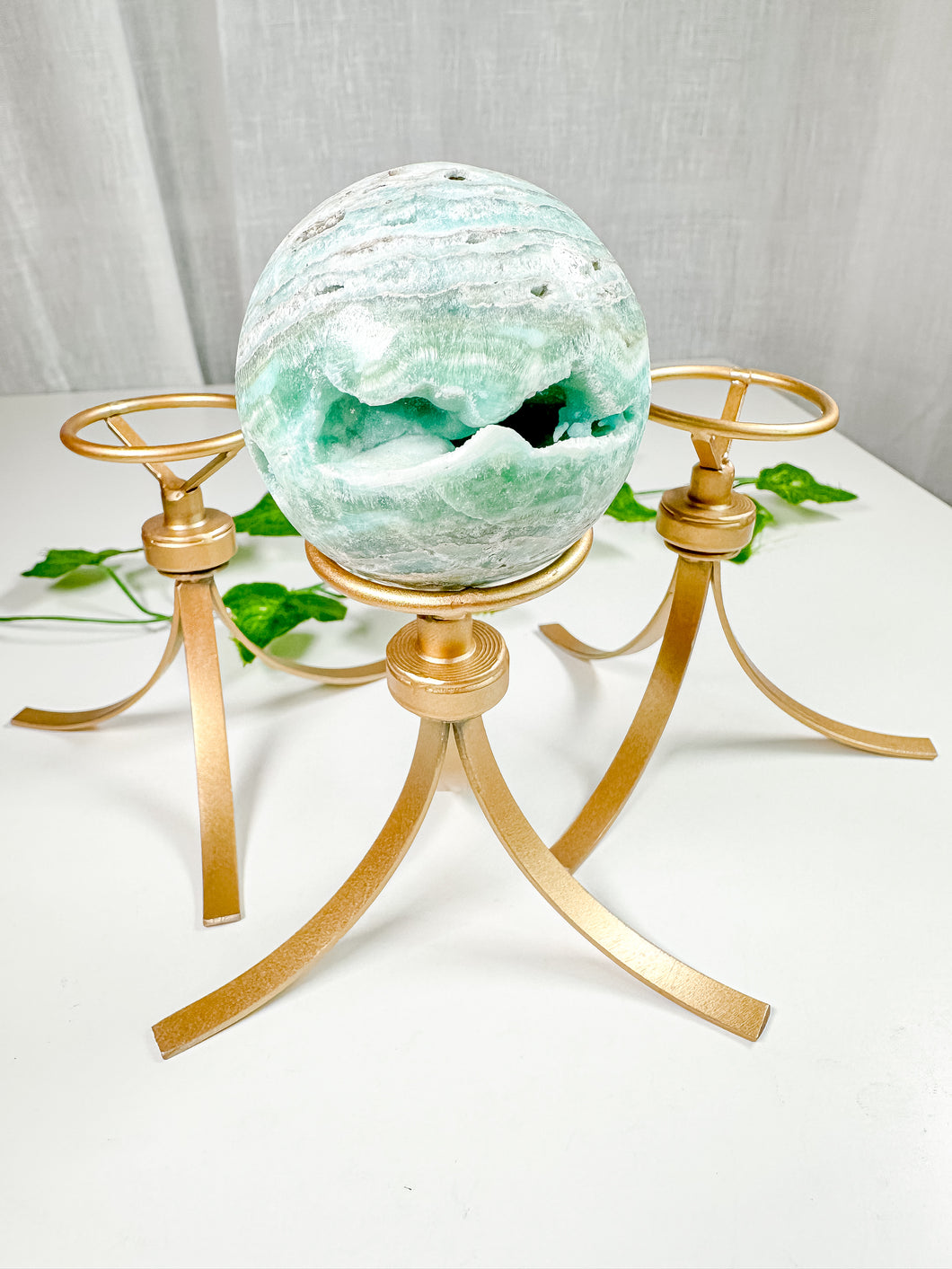 Gold Sphere Stand (Spin)