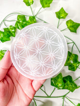 Load image into Gallery viewer, Satin Spar Selenite Flower of Life Circle Charging Plate
