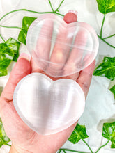 Load image into Gallery viewer, Satin Spar Selenite Heart Bowl
